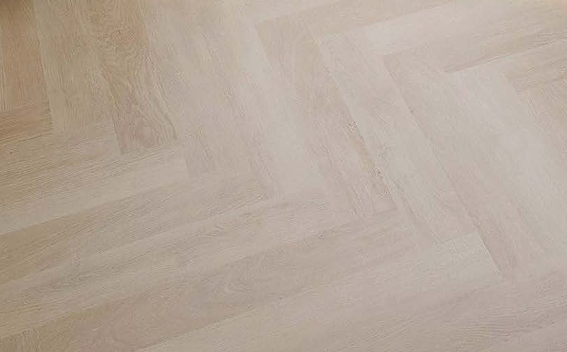 Sol SPC Waldhöf, aspect bois en point de Hongrie